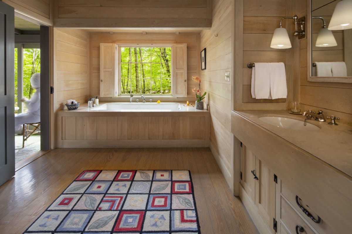 bathroom with sink and bathtub