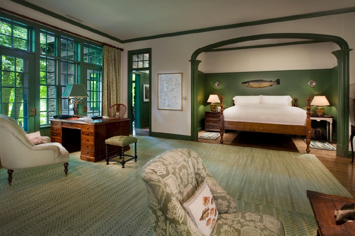 bedroom with desk and bed