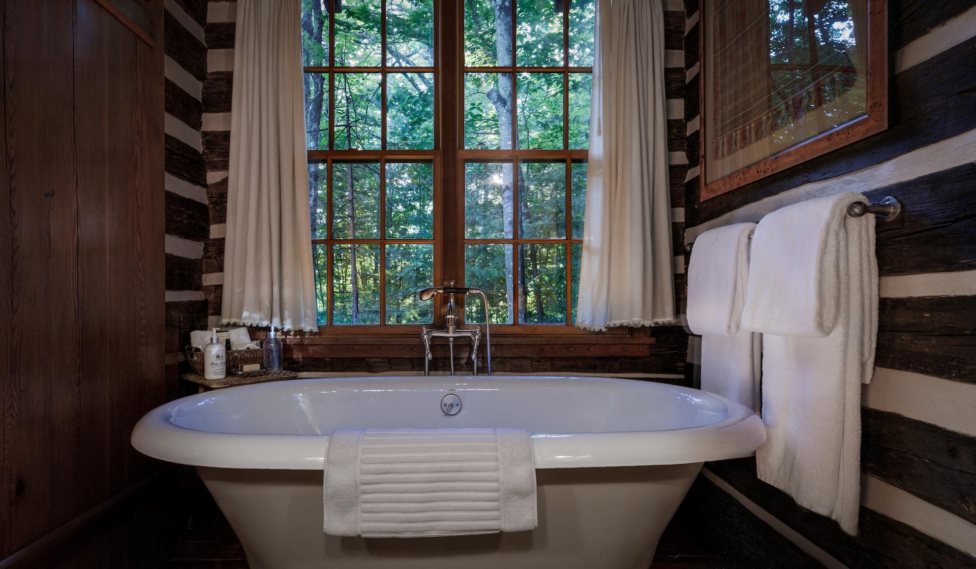 Bath tub